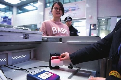 客運啟用身份證讀卡器，實行實名制購票